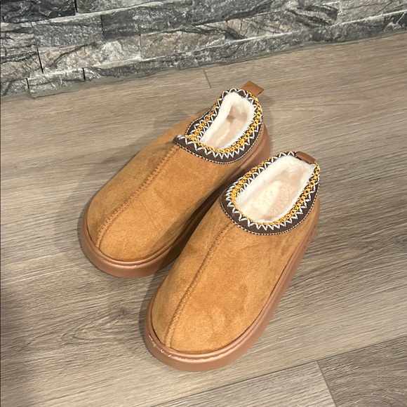 NWOT Cozy Tan Slip-On Shoes with Embroidered Trim - Picture 3 of 7